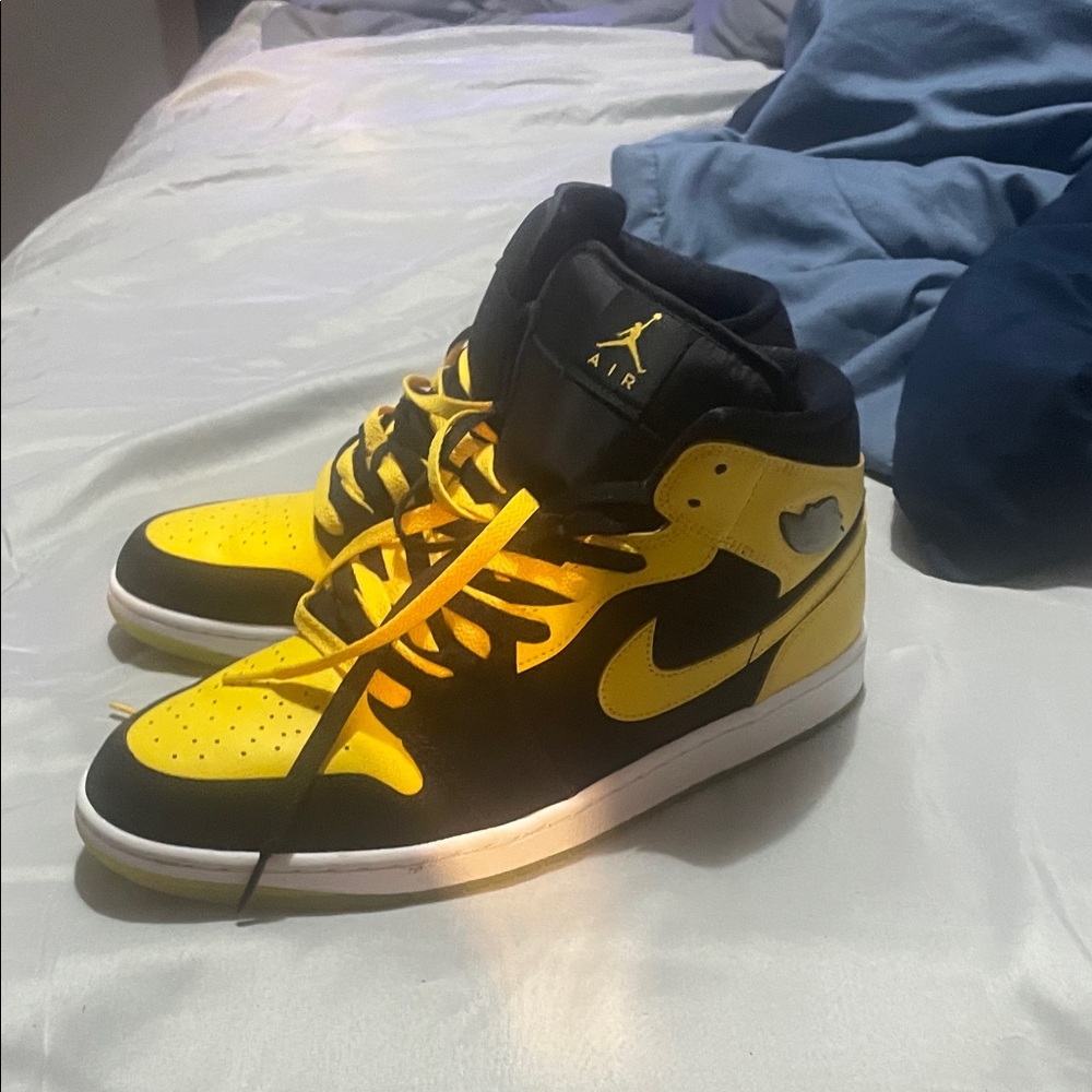 Nike Black and Yellow Sneakers